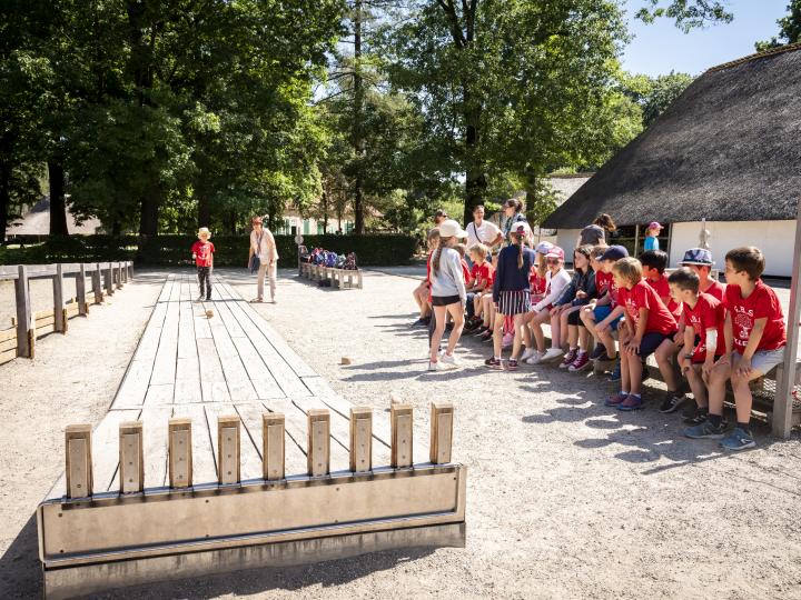 kegelspel kinderen aan het supporteren