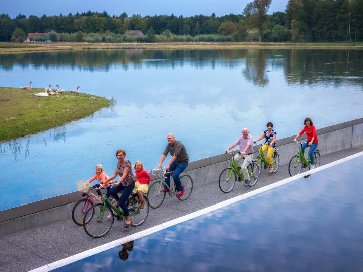 Fietsen door het water