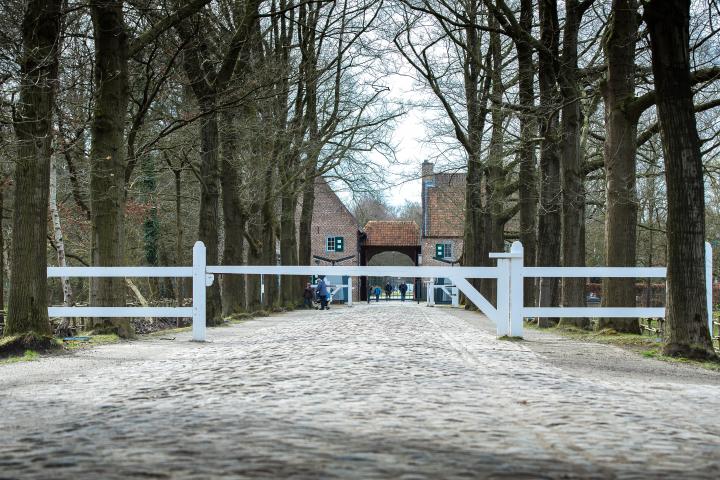 Een zicht op de tolbareel bij het Tolhuis Gelinden