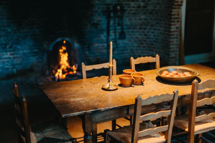 haardvuur in historisch huis