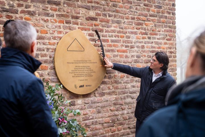 Inhuldiging gedenkpaneel restauratiecampagne
