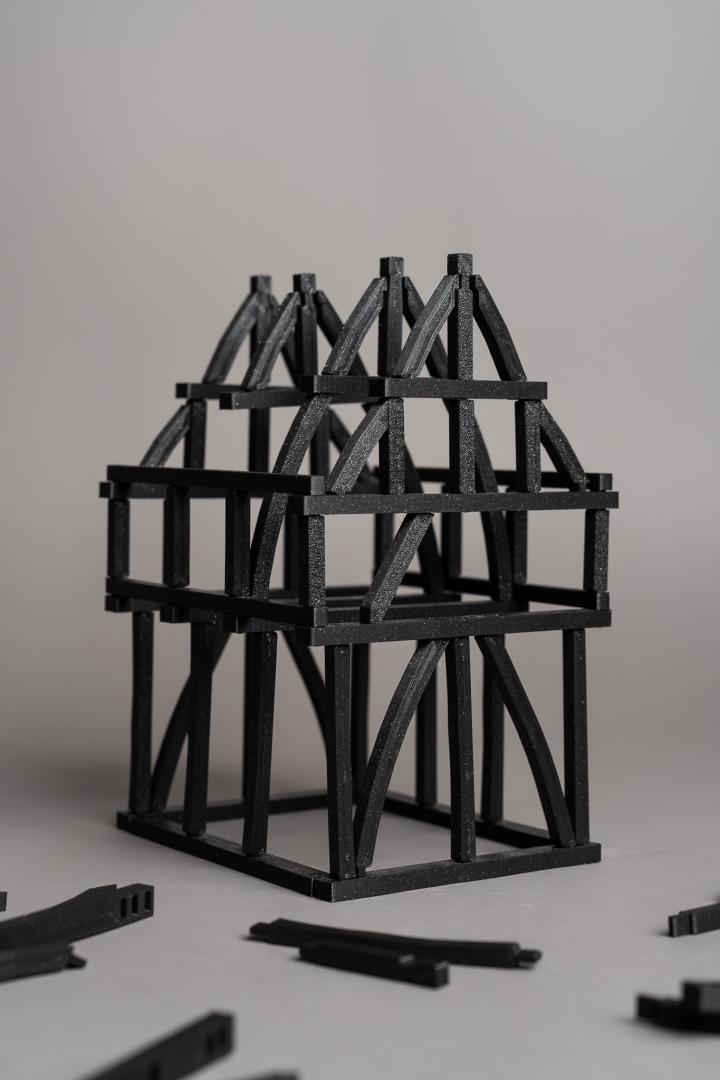 miniatuur vakwerkhuis uit hout