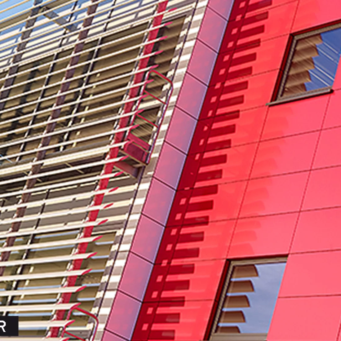 Close-up rode tegels werkgebouw DIBO. Deze afbeelding is gemaakt voor de renovatie.