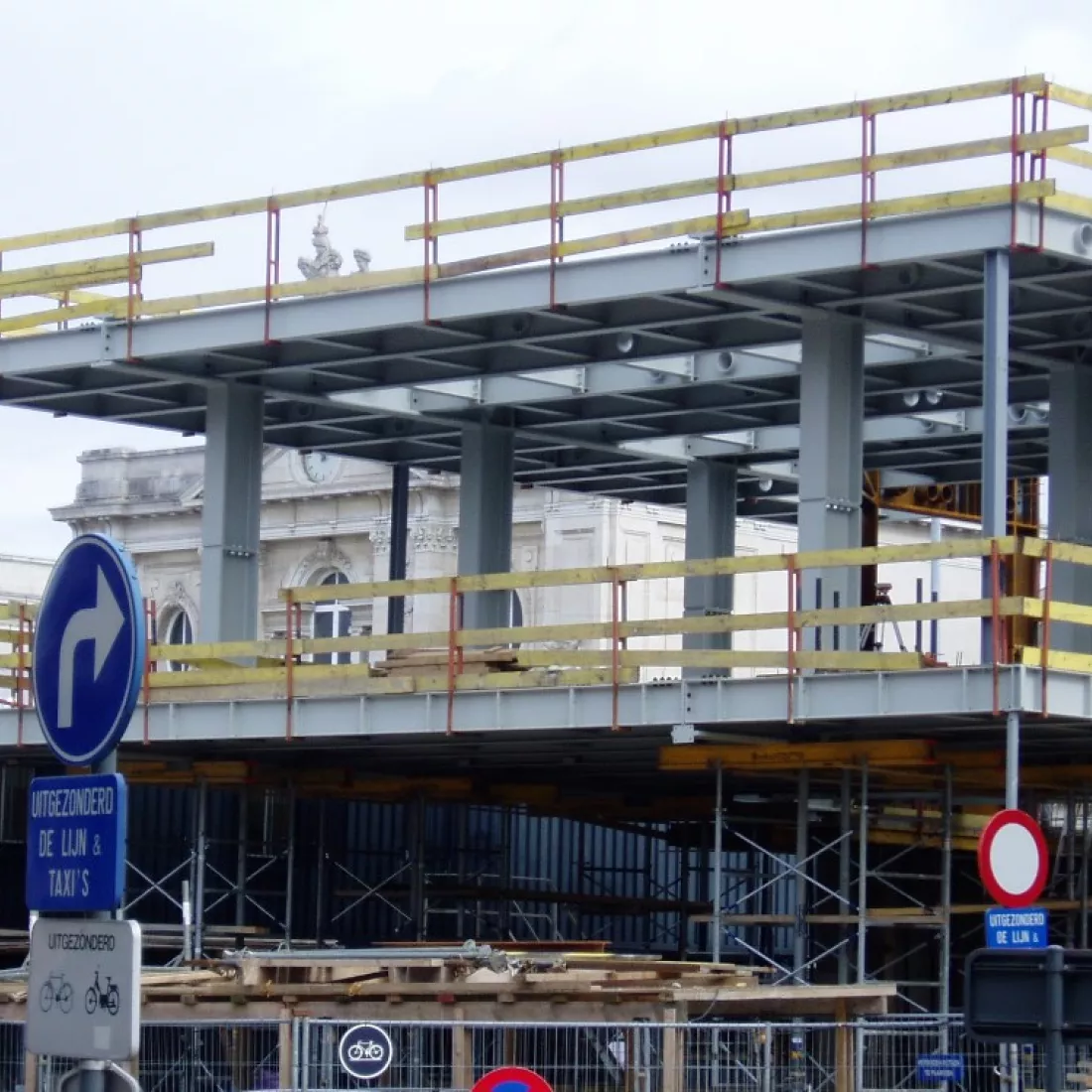 Kantoor KBC Leuven in opbouw. Het gebouw is opgebouwd met staal.
