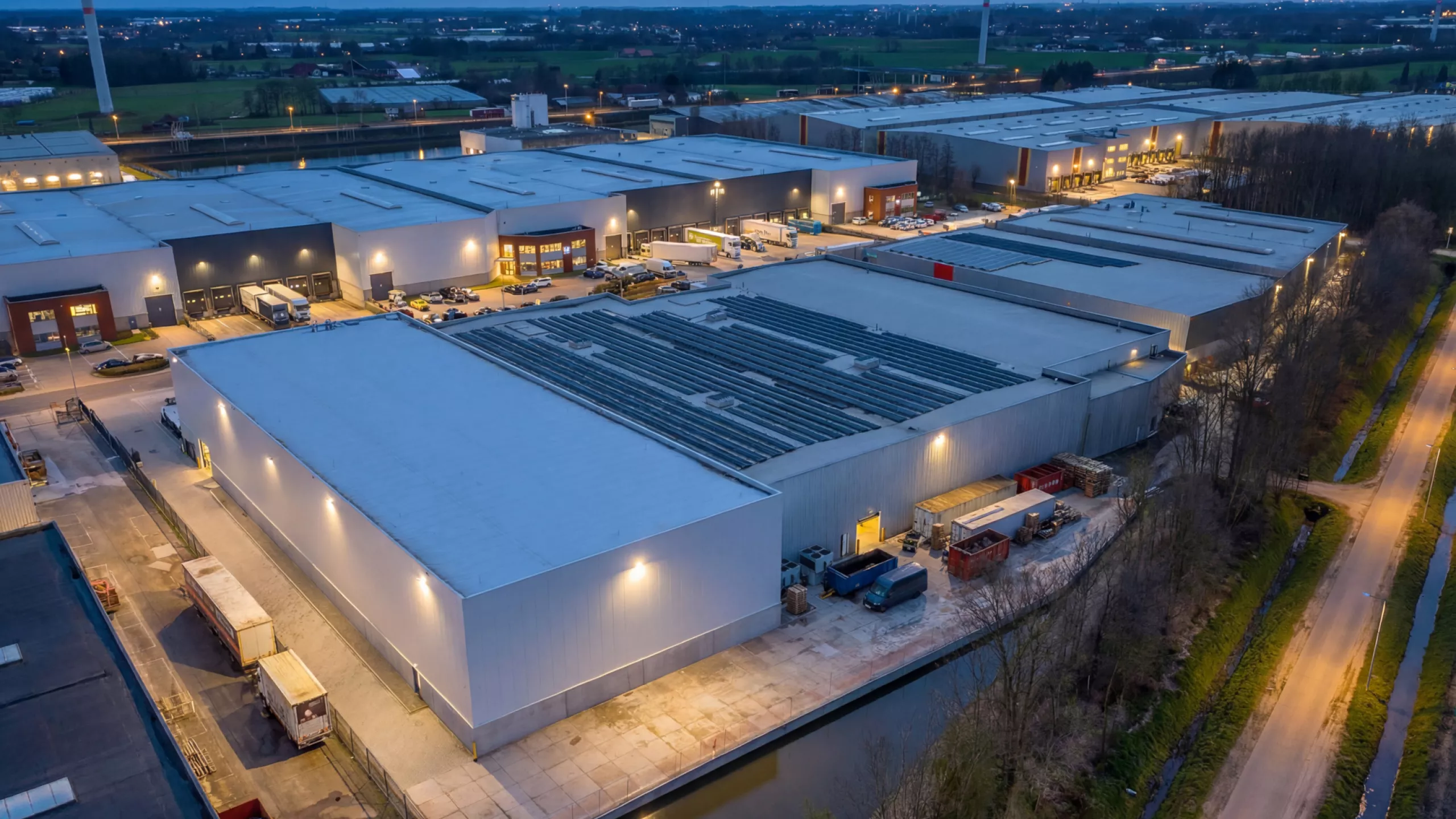 drone beeld groot koelmagazijn