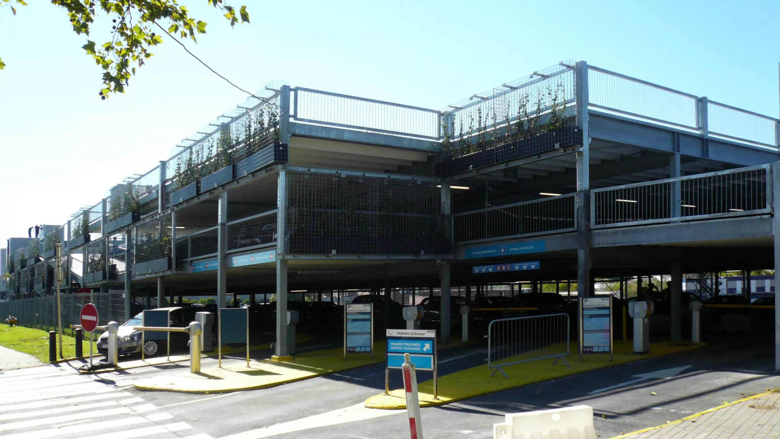 Modulair parkeerdek bij UZ Brussel