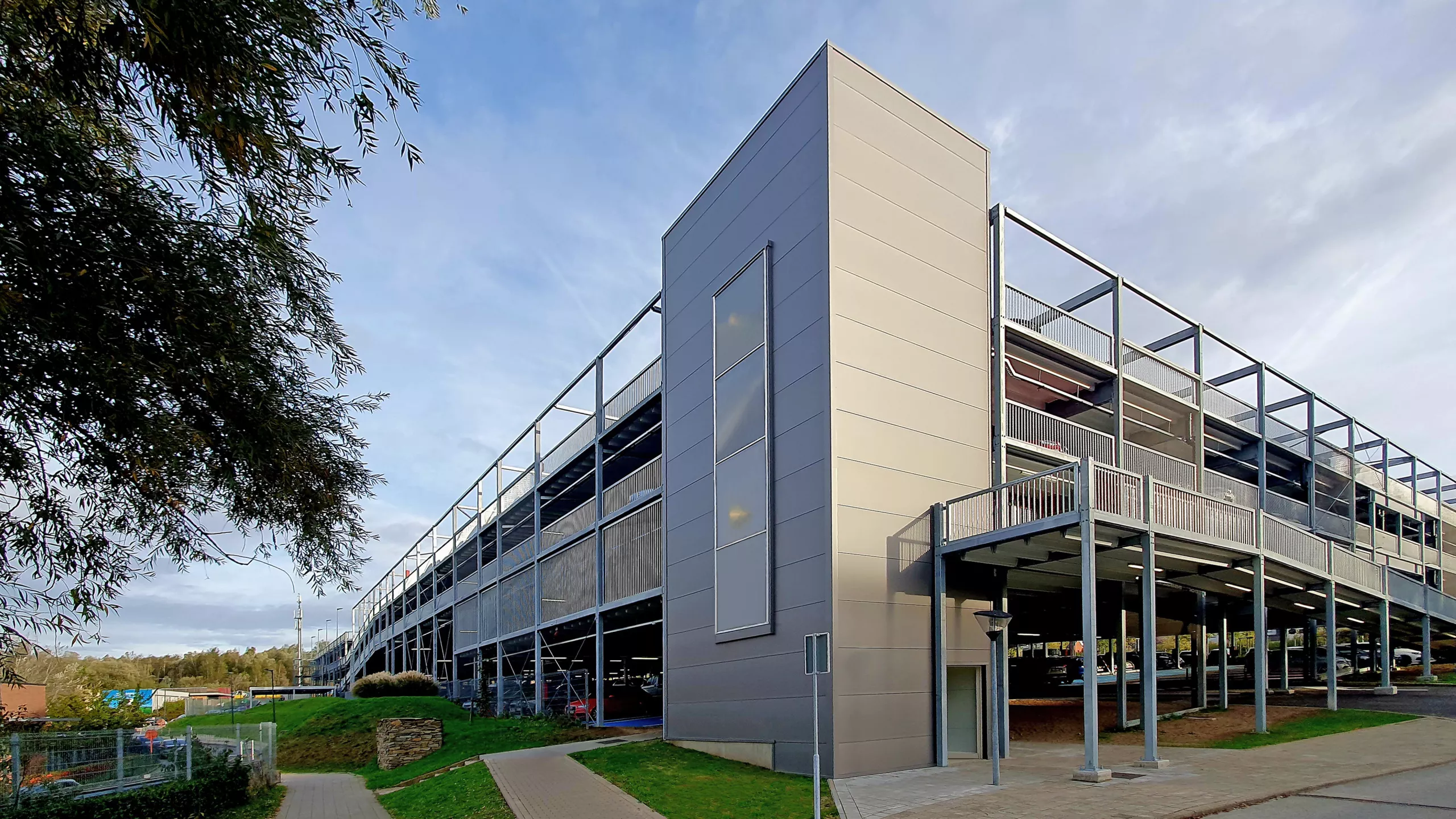 Uitgebreid parkeerdek P1 bij UZ Brussel