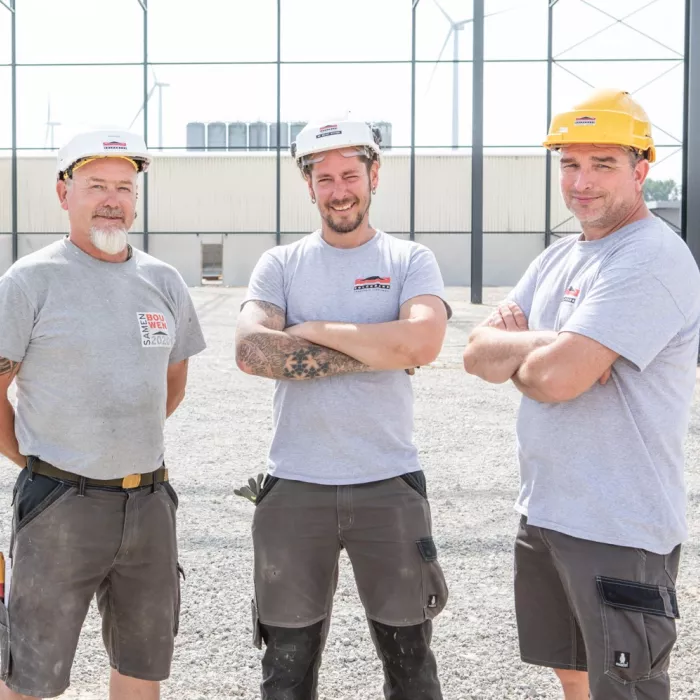 een trio van bolckmans medewerkers op een werkplaats