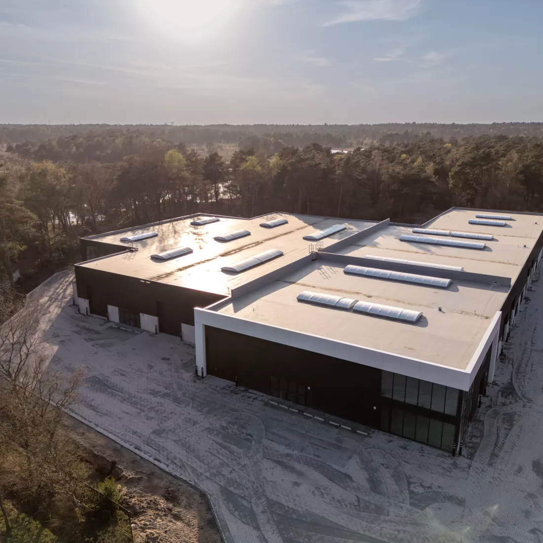 bovenaanzicht KMO Units met zonnepanelen