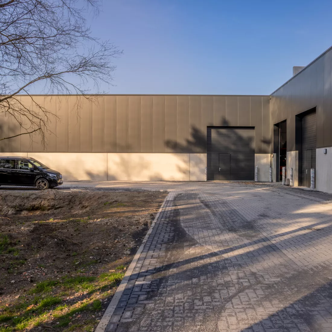 zijkant magazijn KMO units