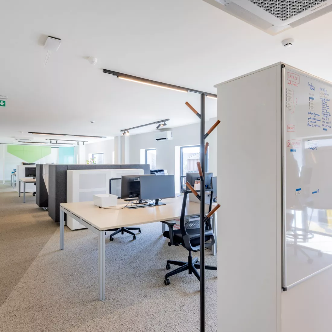gerenoveerd moderne kantoorruimte interieur