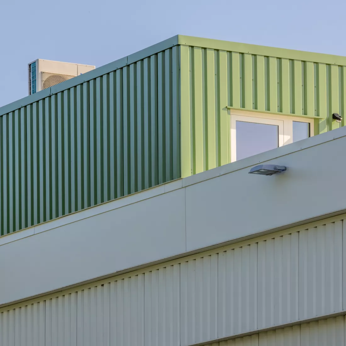 detail gekleurde sandwichpanelen Buga Geel