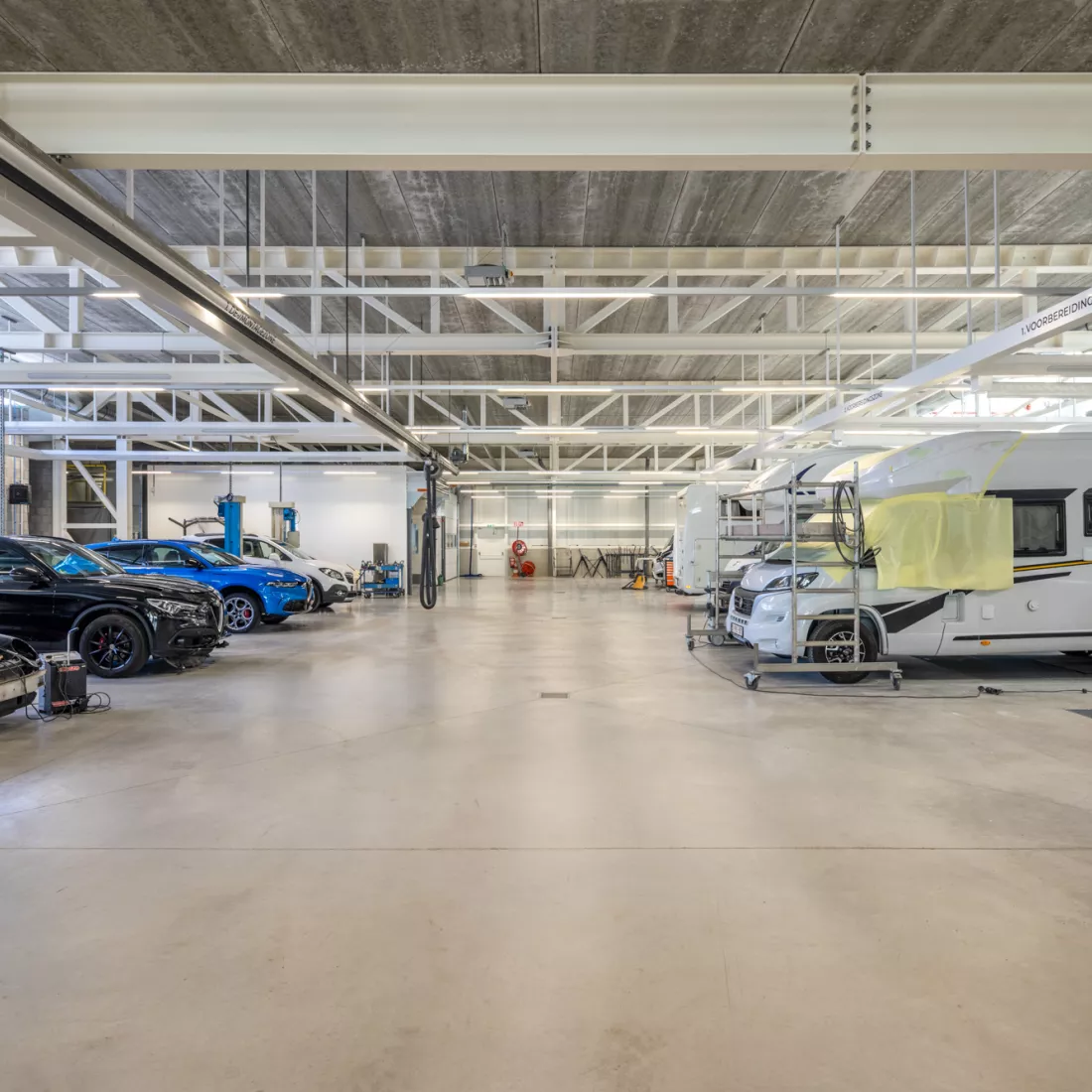 binnenin garage 