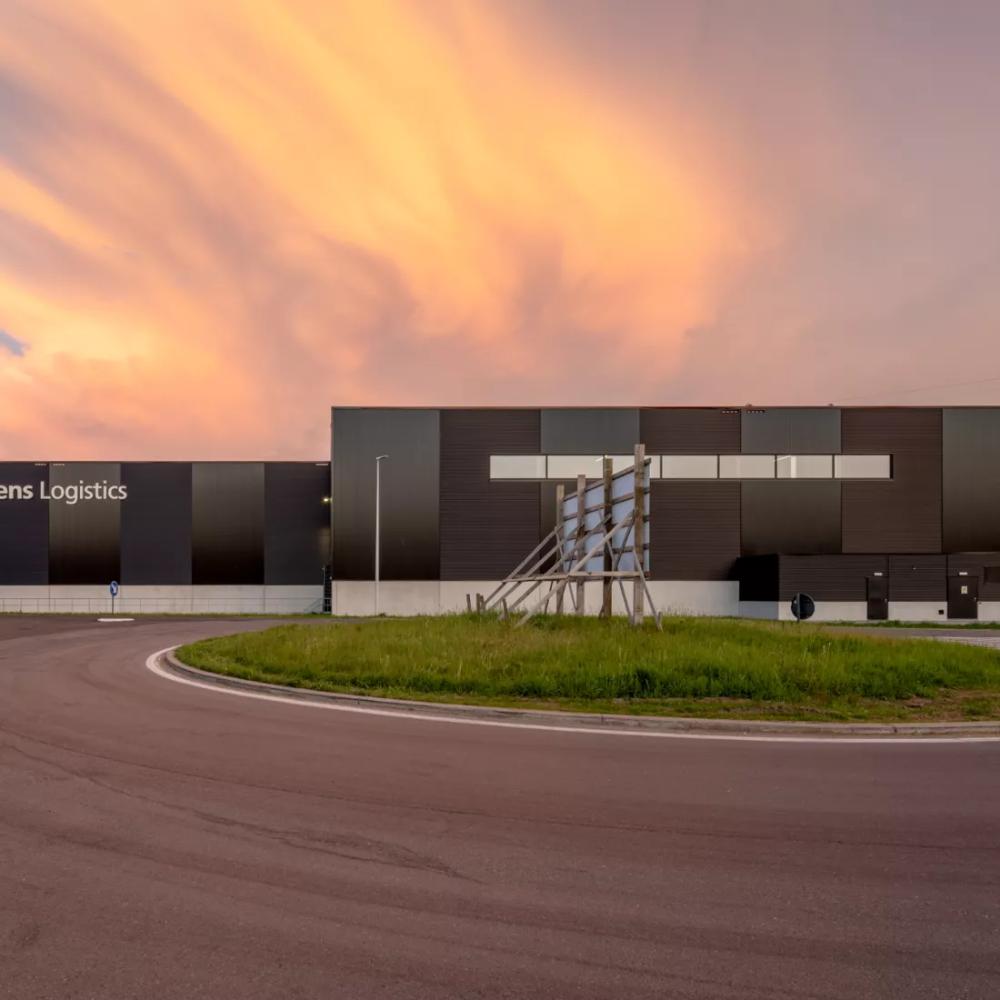 aanzicht logistiek gebouw