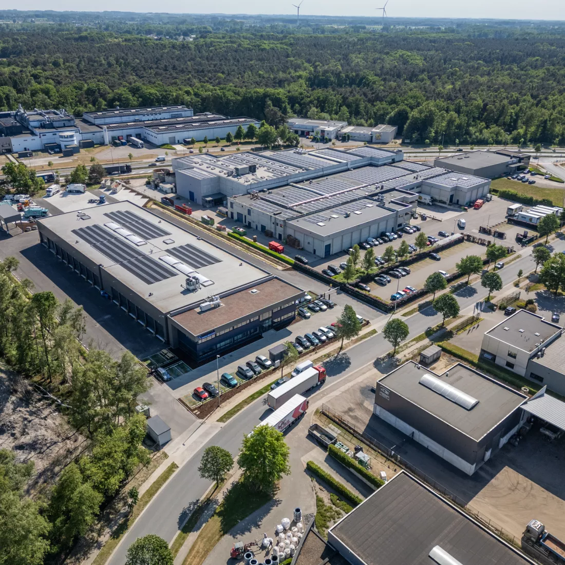 bedrijfsgebouw vanuit de lucht
