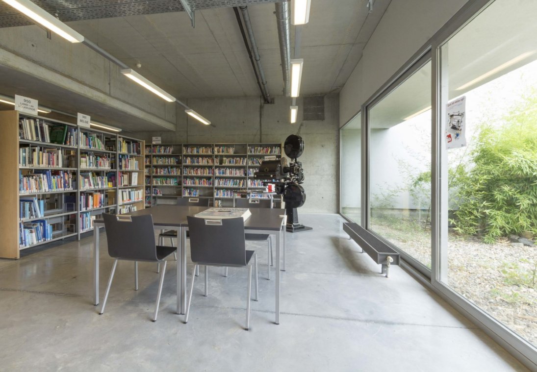 Bib: leesruimte bij terras