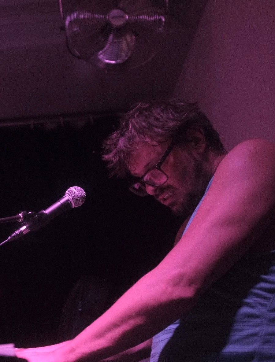 Lone Vouching Poet ©Lennart Van Praet