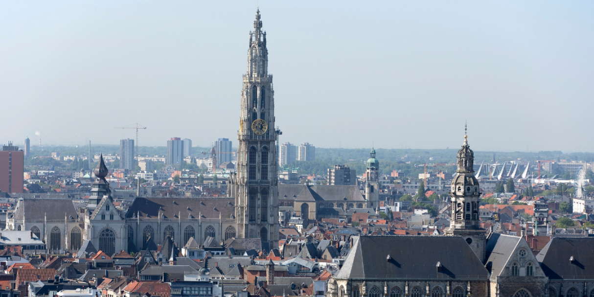 De kathedraal in de stad