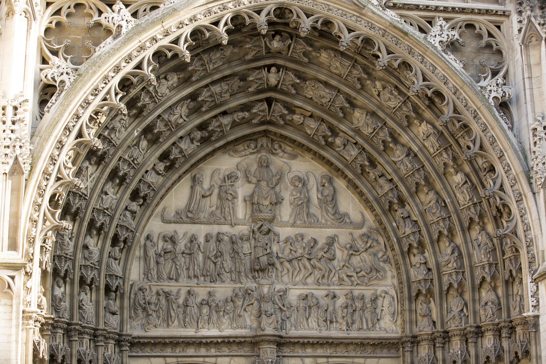 gothic exterior | De Kathedraal