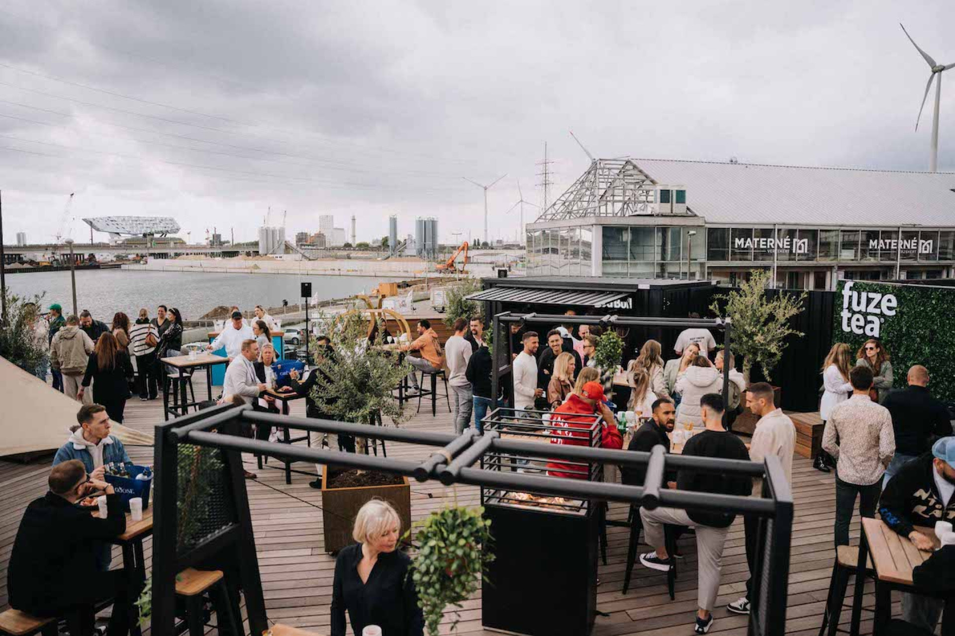 Rooftop evenementenlocatie met zicht op het Havenhuis – Brisa