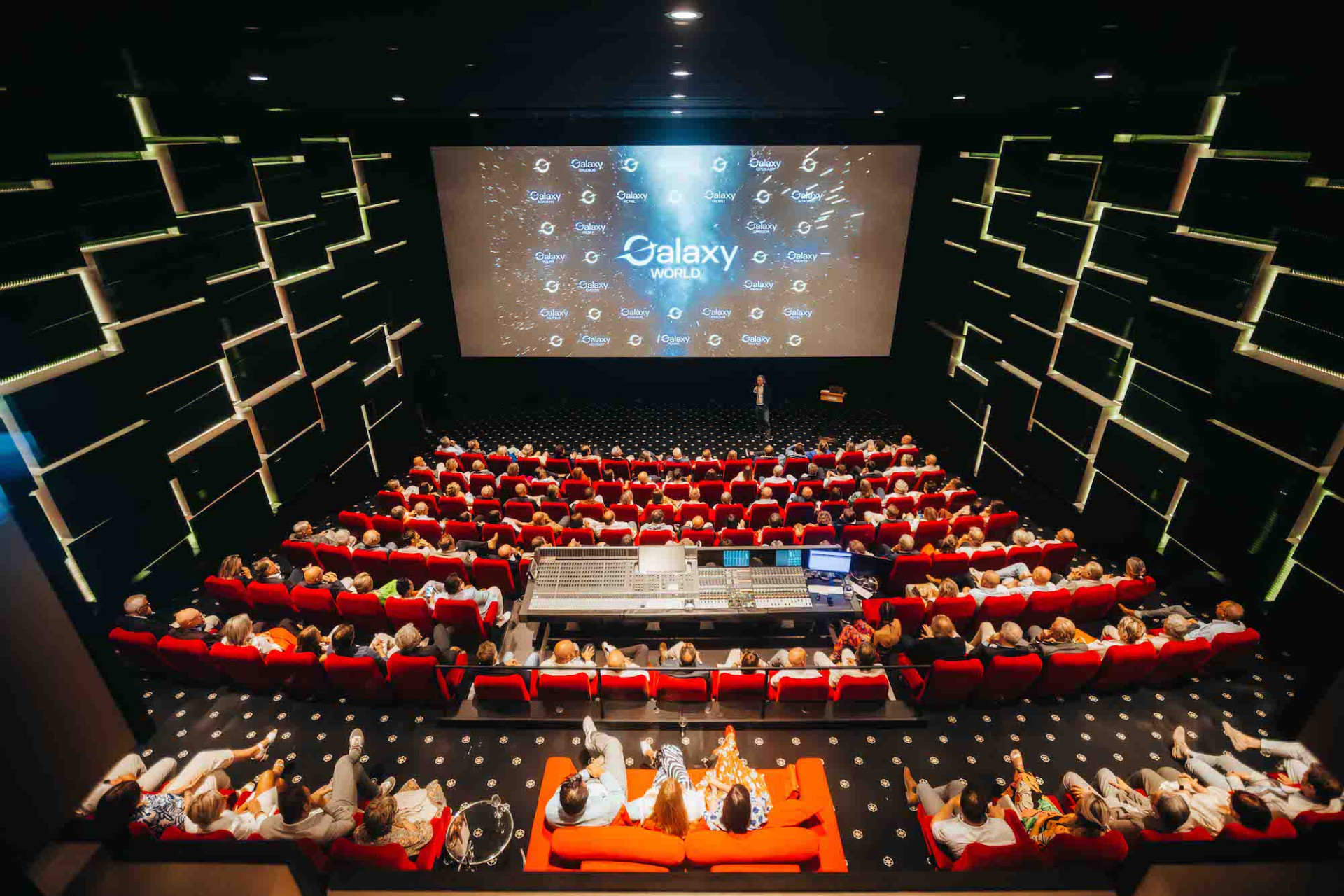 Eventlocatie voor conferenties en screenings in Antwerpen – Galaxy World
