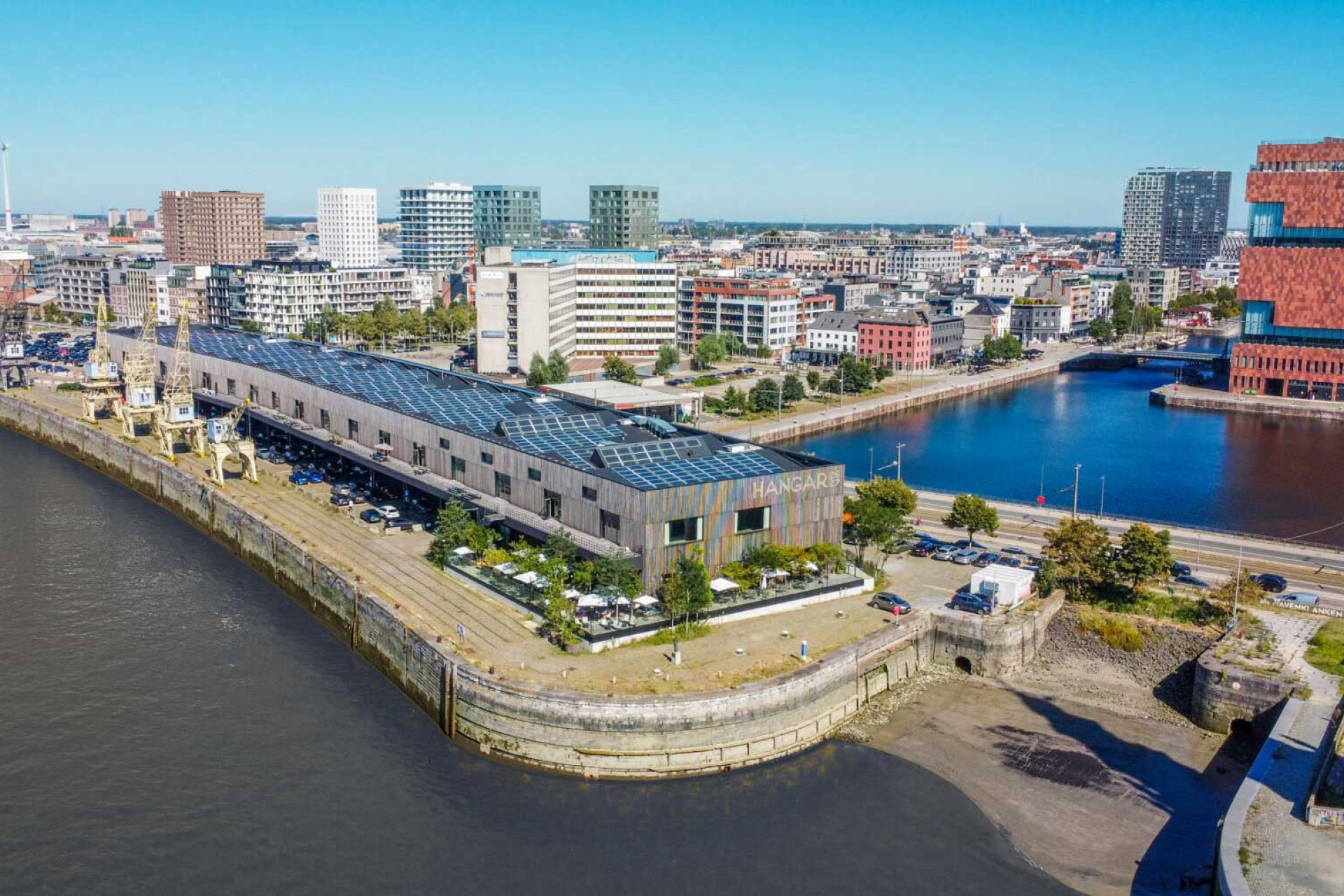 Exclusieve waterfront eventlocatie in Antwerpen - Hangar 26, Sommar & four