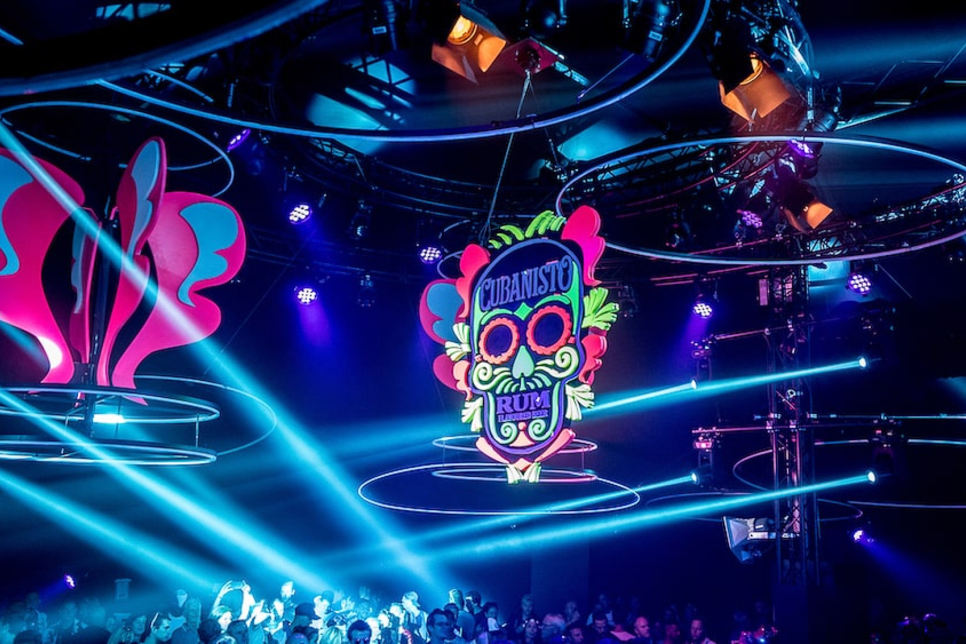Verhuur, verkoop, technisch en creatief ondersteunen van uiteenlopende evenementen en producties – PFL