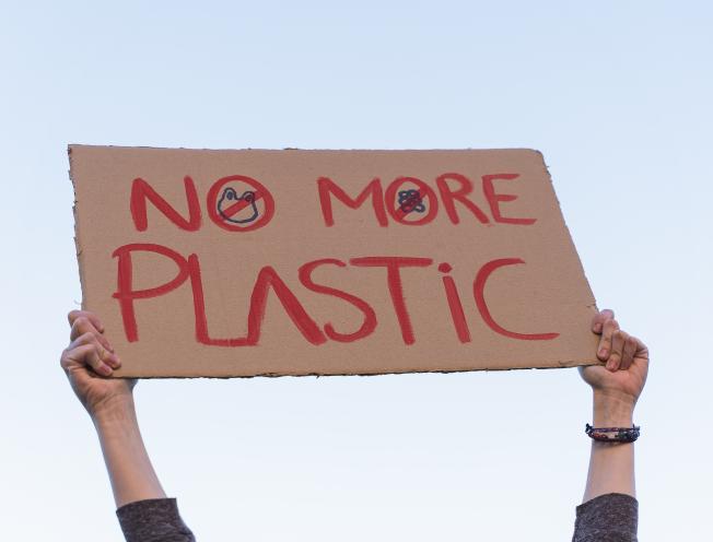 Bordje met tekst 'No more plastic'