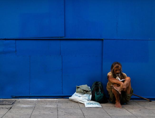 Dakloos in Athene (foto: Jonathan Kho - Unsplash)