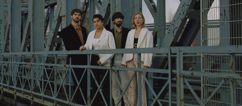 Derya Yildirim & Grup Simsek & Schroothoop