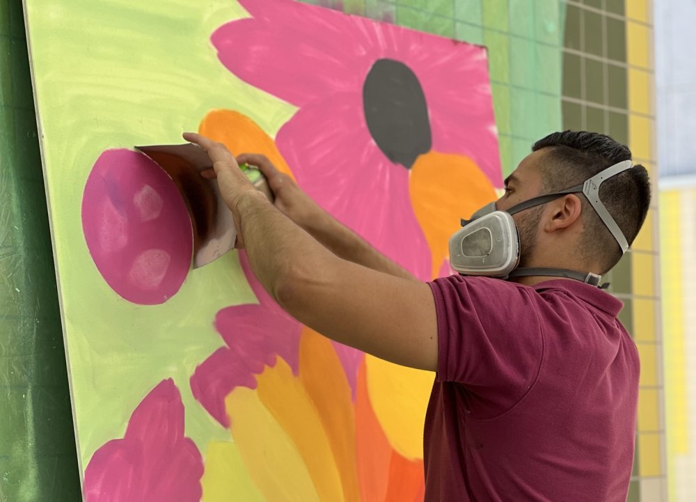 graffiti-kunstenaar aan het werk