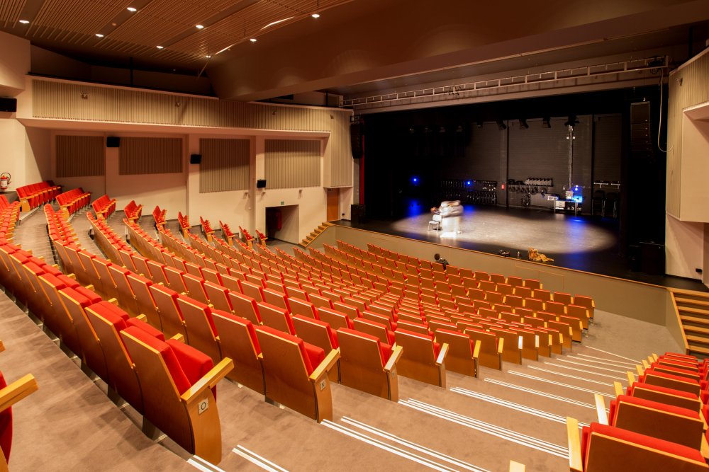 cc het bolwerk schouwburg zicht op podium