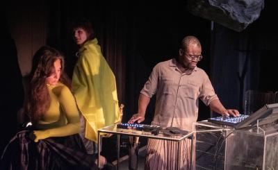 © Kurt Van der Elst Foe