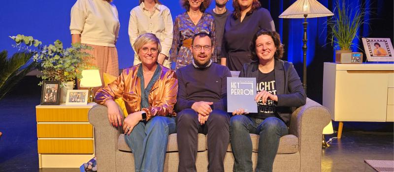 Vooraan: schepenen Loes Vandromme, Joachim Jonckheere en Eva Ryde. Achteraan: Programmatoren Isabelle Verstraeten, Fien Boeve, Els Verlinde, Klaas Kindt en Jessy Clynckemaillie .