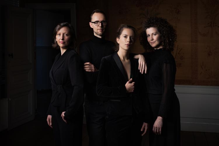 Revue Blanche - ©Erika Rodin