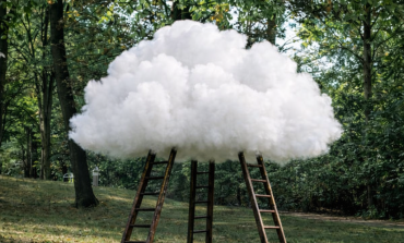 In de wolken ROMANO (FR)