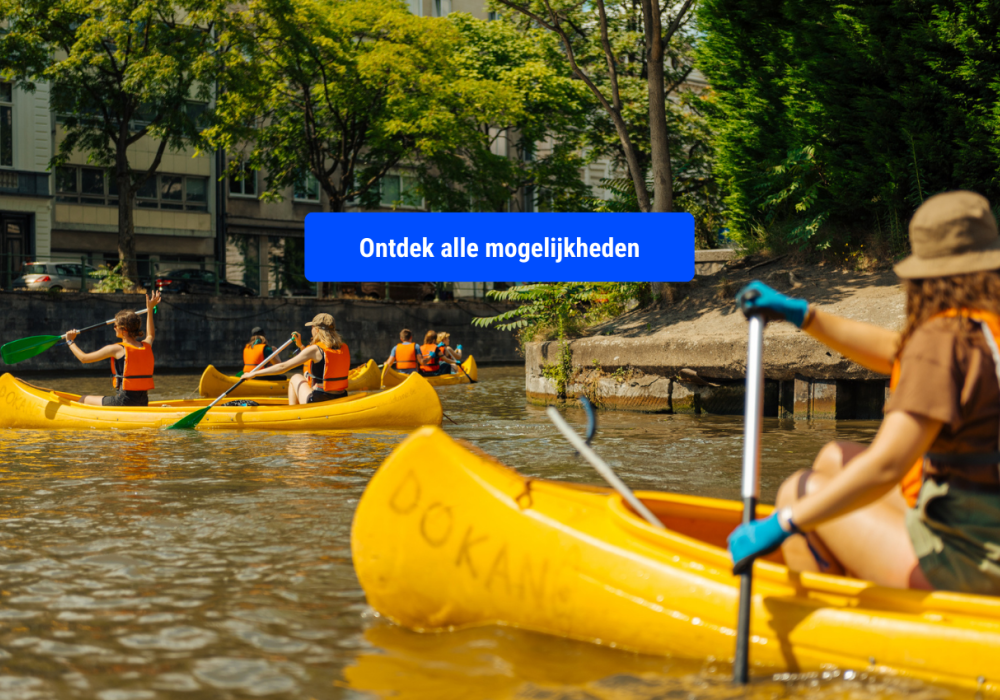 Jongeren in een gele kayak, met button 'ontdek de mogelijkheden'