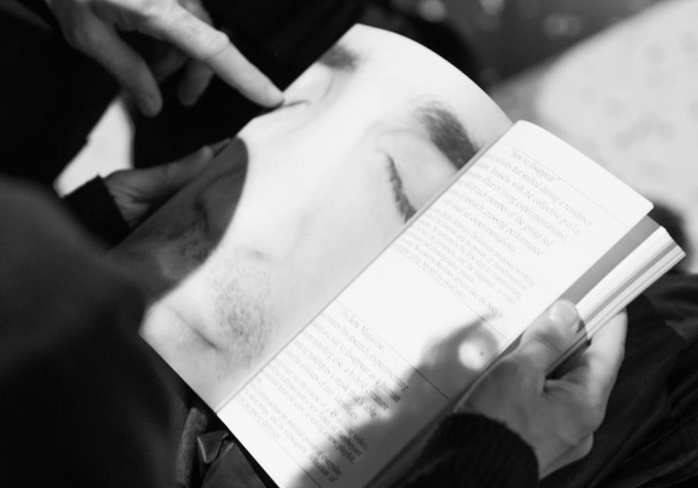 publiek leest het magazine