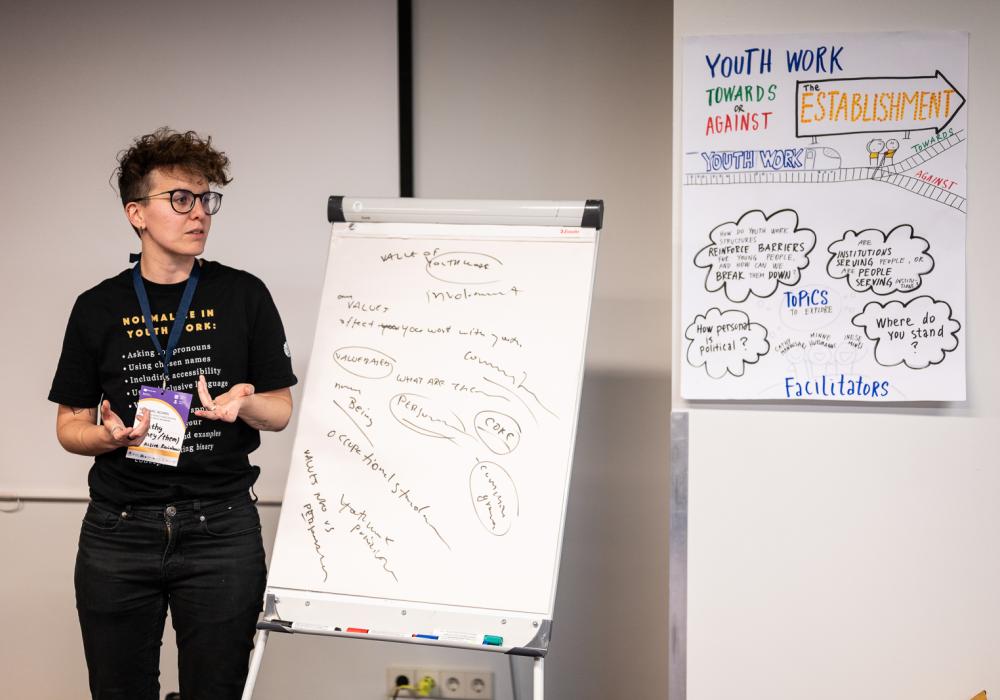 Jeugdwerker in actie