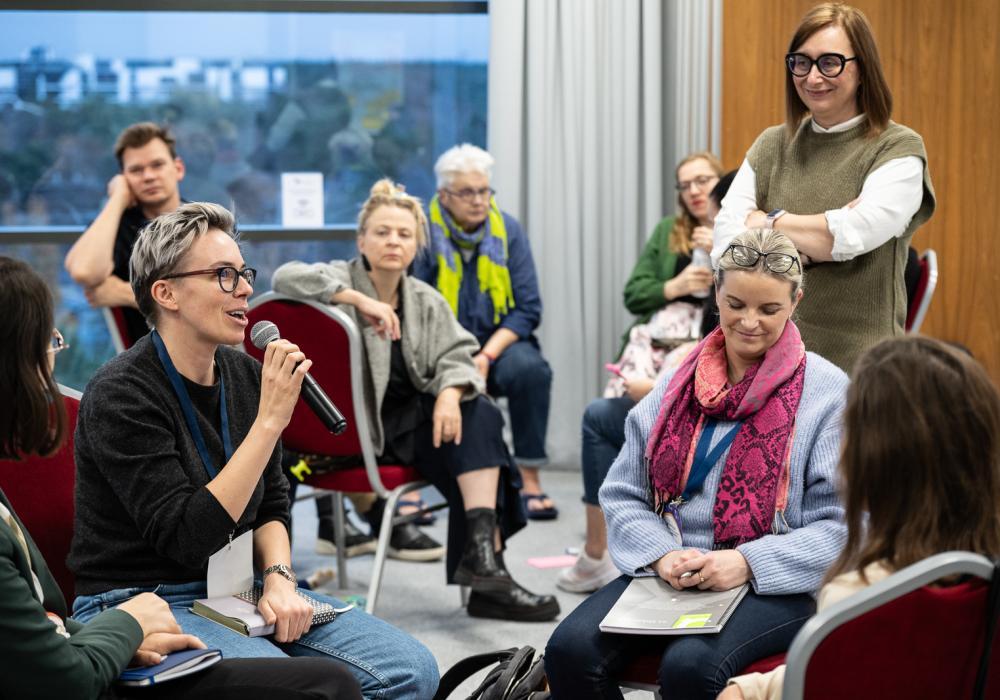 Jeugdwerkers op een netwerkmeeting