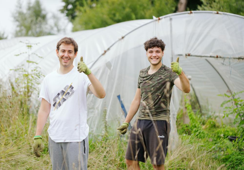 Twee enthousiaste vrijwilligers