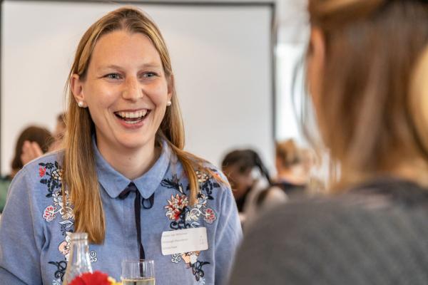 Catch'Up receptie lachend