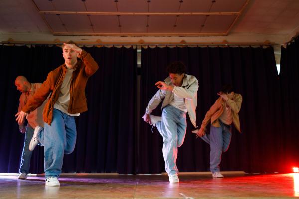 Performance van breakdancegroep Together we stand