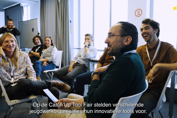 Lachende deelnemers op de Catch'Up