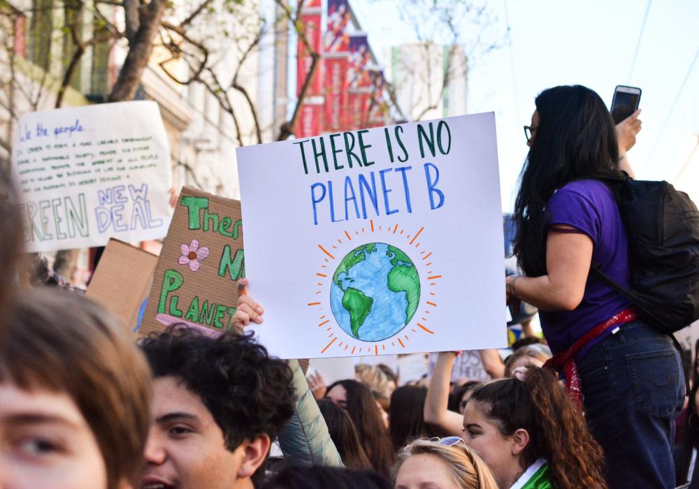  Li-An Lim - Unsplash - young people protesting for the climate