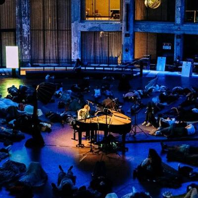 Evenementfoto Lie Down/Dawn