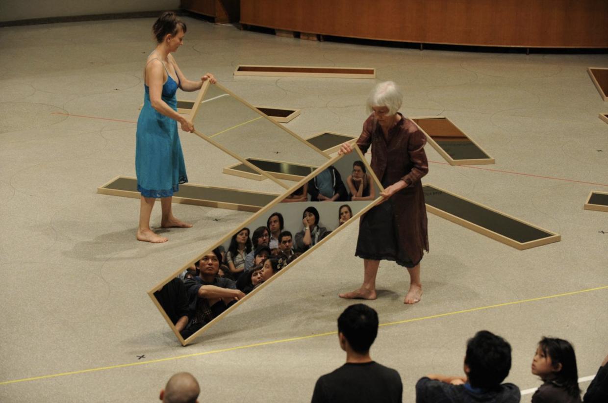 Joan Jonas, Mirror Piece (2010), Guggenheim Museum - foto © Enid Alvares