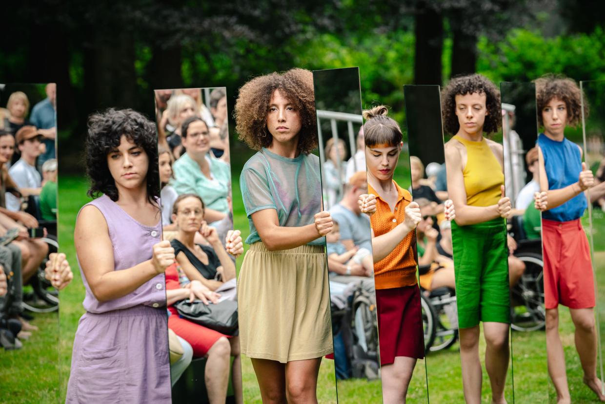 Joan Jonas, Mirror Piece I & II - Photo © Tom Cornille