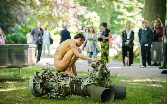 Roger Hiorns, Pathways - Photo © Tom Cornille