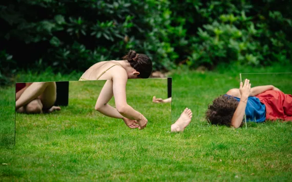 Joan Jonas, Mirror Piece I & II - Photo © Tom Cornille